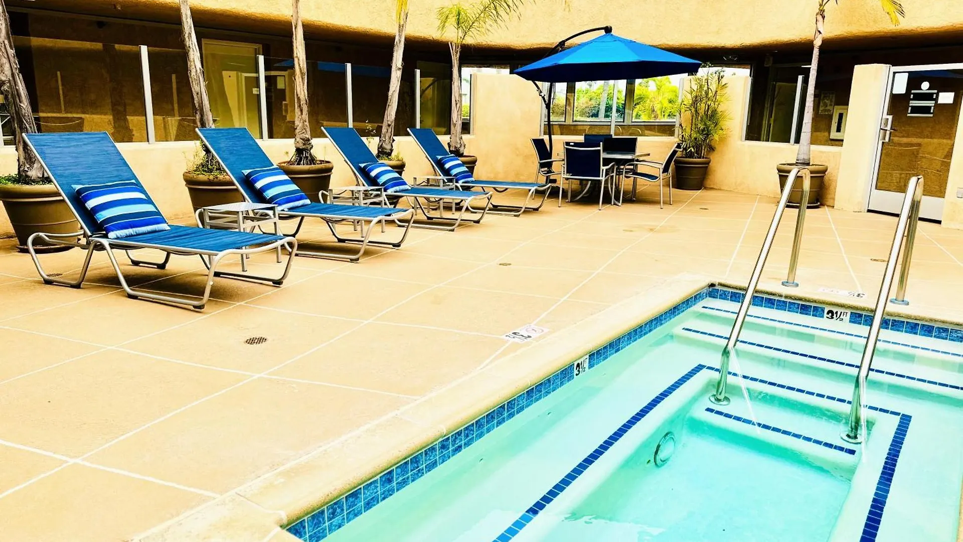 The Pacific Inn Seal Beach 3*,